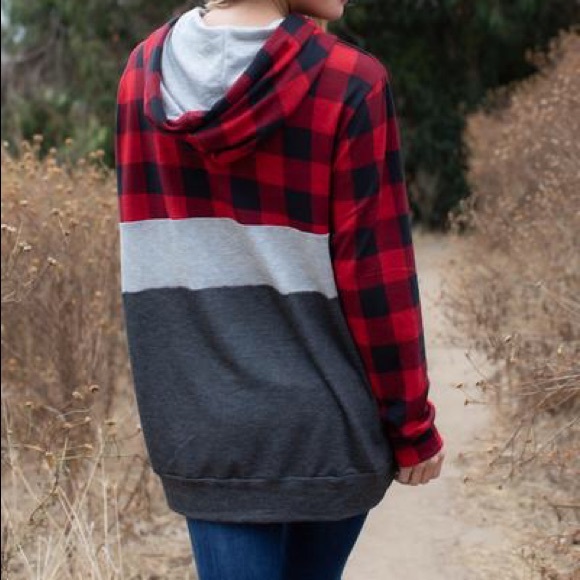 🎉NEW ARRIVAL🎉 PLUS Buffalo Plaid Hoodie - Picture 3 of 4
